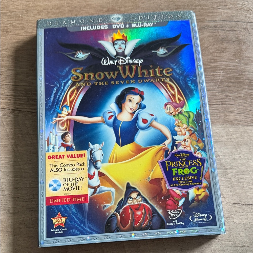 Disney Snow White Diamond Edition Blu-Ray with Blue and Yellow Cover